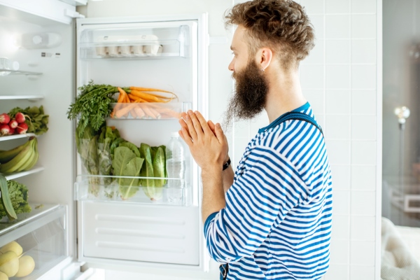Une coupure de courant gâche la nourriture dans le réfrigérateur.